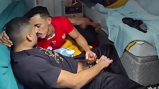 Talking picture na casa de amigos termina em suruba&excl;